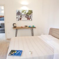 AILANTHUS HOLIDAY SUITES AILANTHUS HOLIDAY SUITES